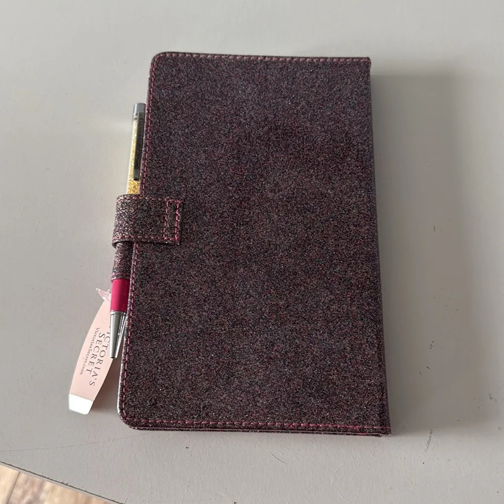Victoria secret journal with pen. - Picture 2 of 4